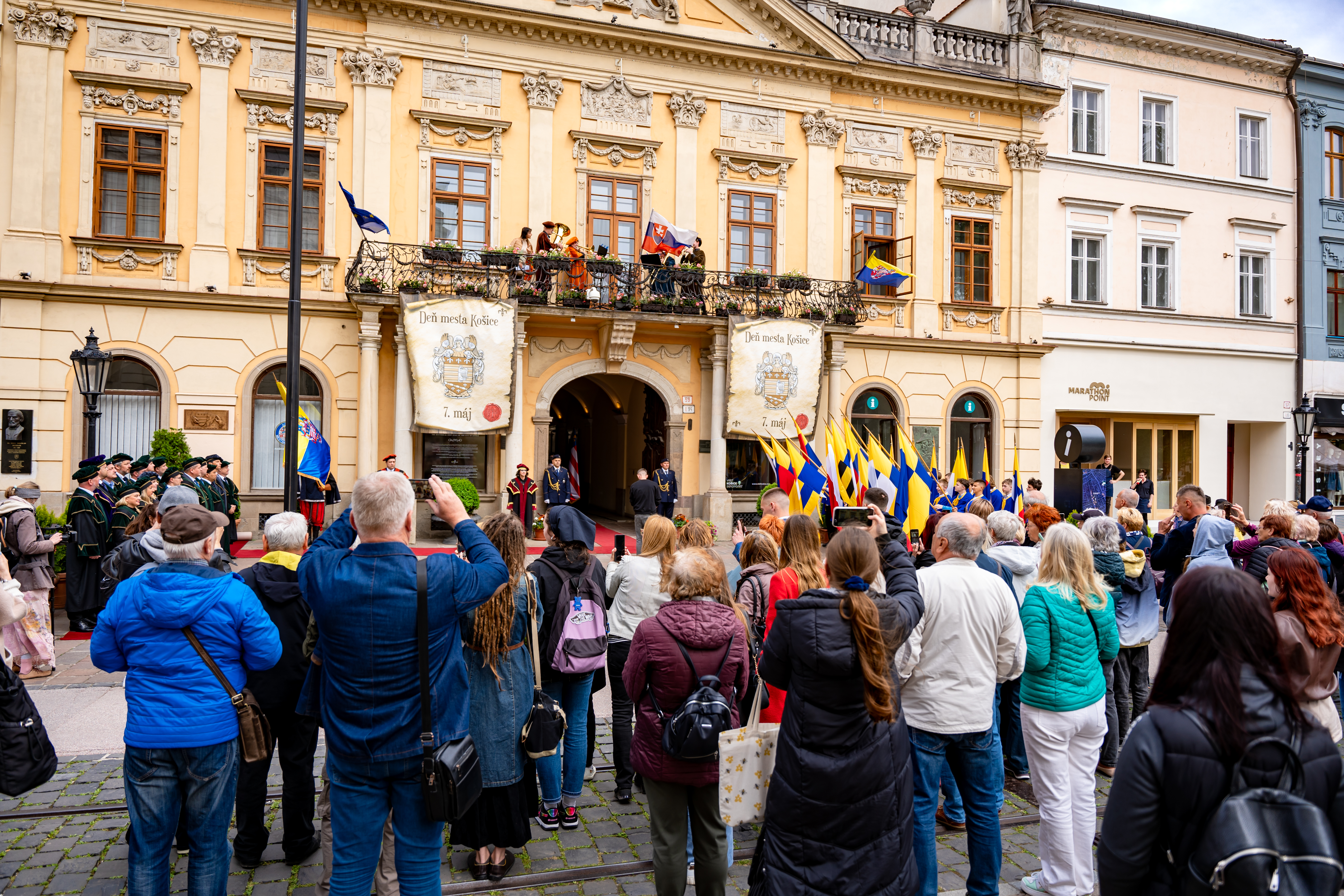 Slavnostny sprievod rytierov Hlavnou ulicou-53